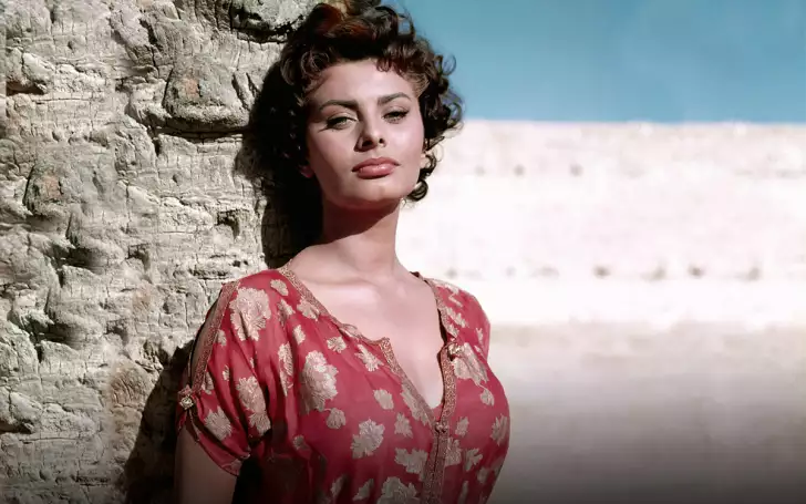 What Sophia Loren said about her iconic photo with Jayne Mansfield.